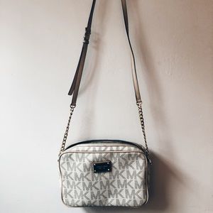 Michael Kors Jet Set Cross Body Bag | Vanilla